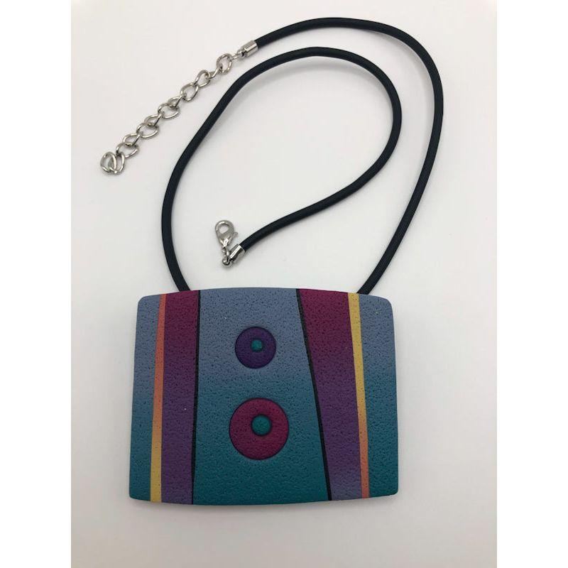 Pendant Necklace in graphic pattern 