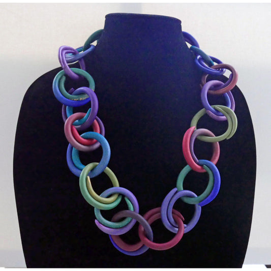 Fabulous necklace with beautiful blend of colors 